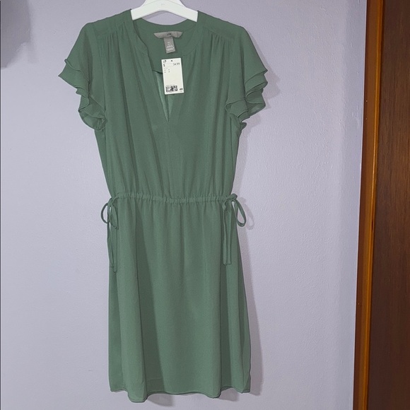 Elegant Green Dress - Picture 1 of 7